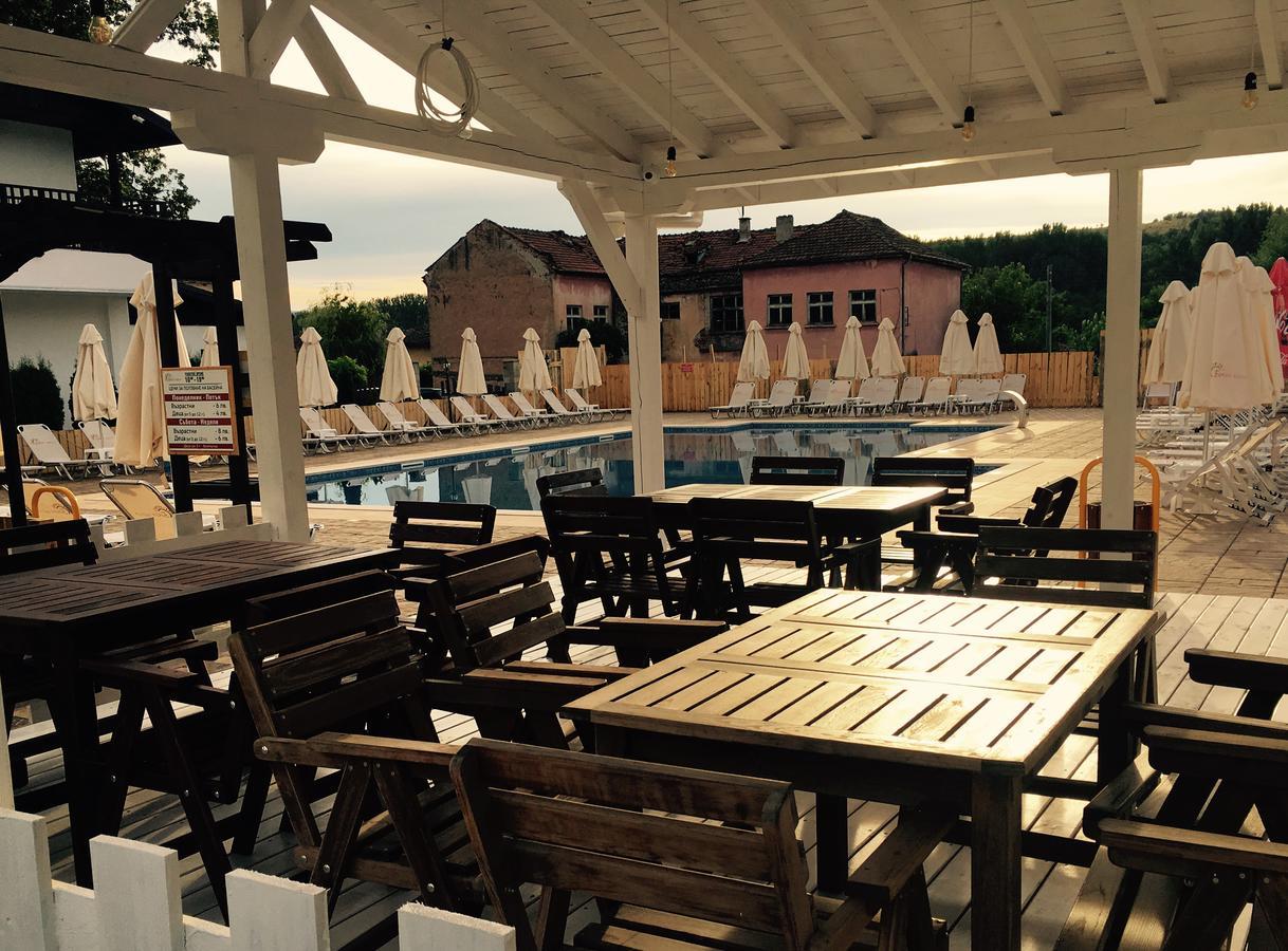 Mandrica Guest House Bukor Shtepi מראה חיצוני תמונה