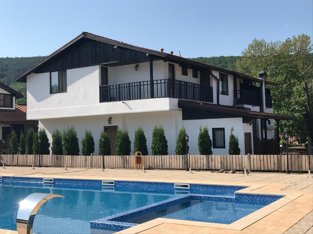 Mandrica Guest House Bukor Shtepi מראה חיצוני תמונה